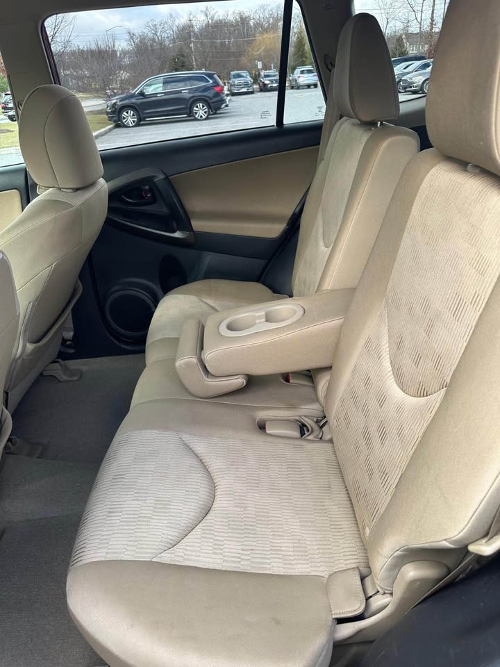 
								2011 Toyota rav4 full									