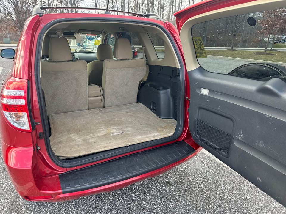 
								2011 Toyota rav4 full									