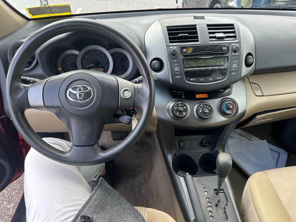 
								2011 Toyota rav4 full									