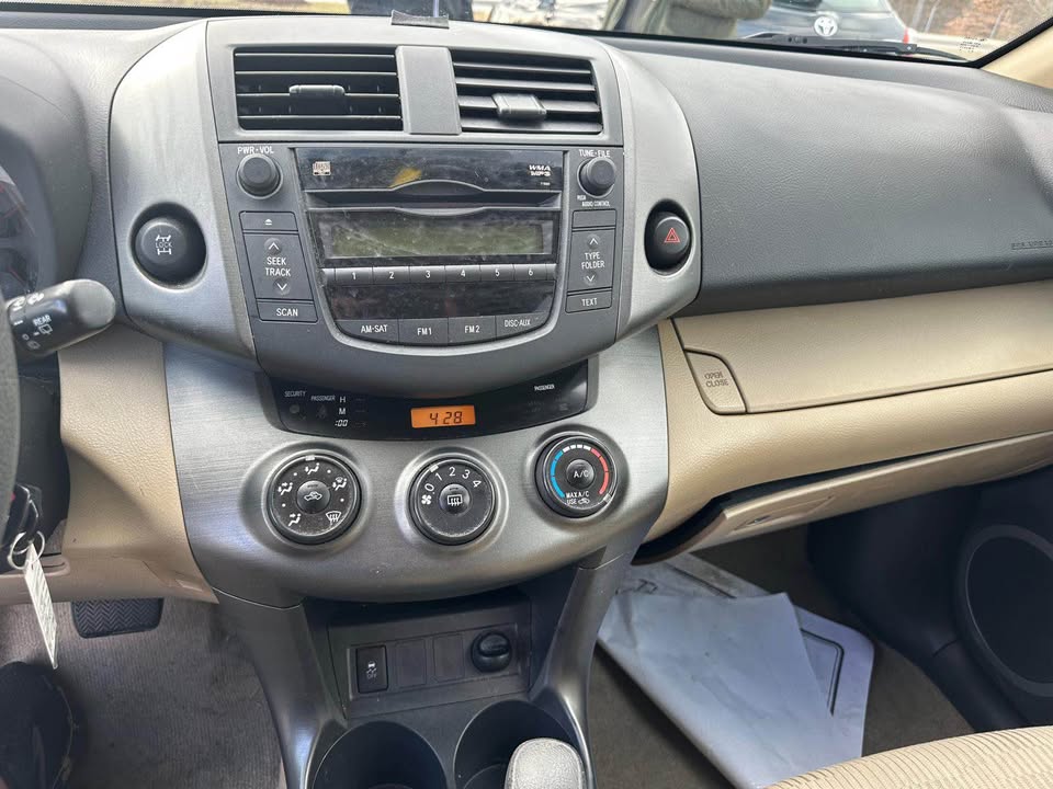 
								2011 Toyota rav4 full									